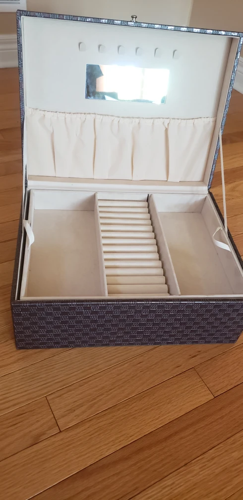 Jewelery box. mirror.  rings. under storage. image indicator(5)