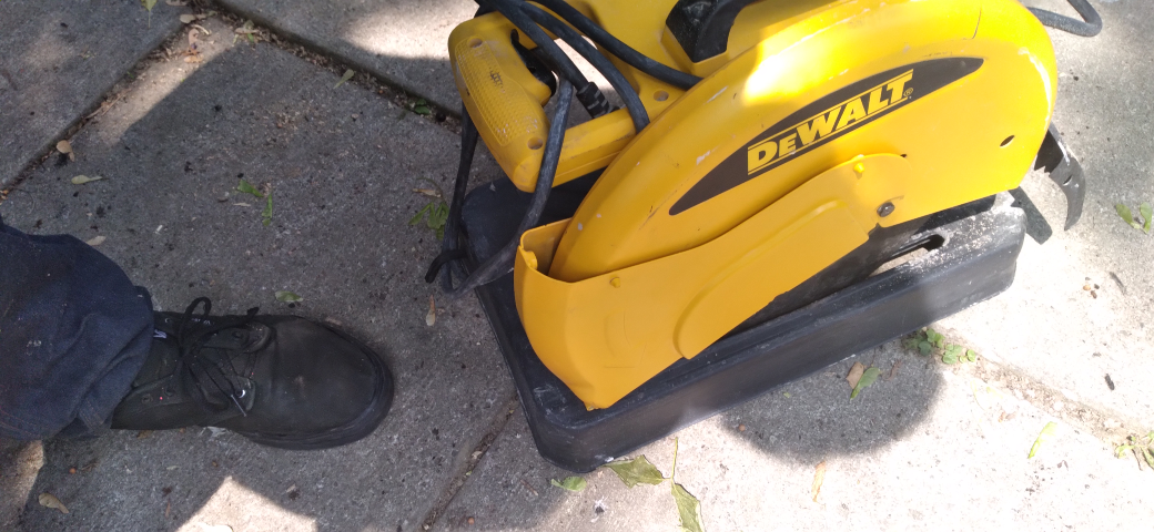 dewalt 14 " metal chop saw image indicator(2)