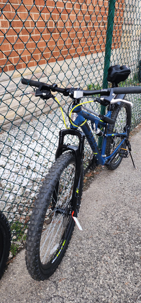 CCM Verge dual suspension mountain bike, 21-speed, 27.5in - photo 2