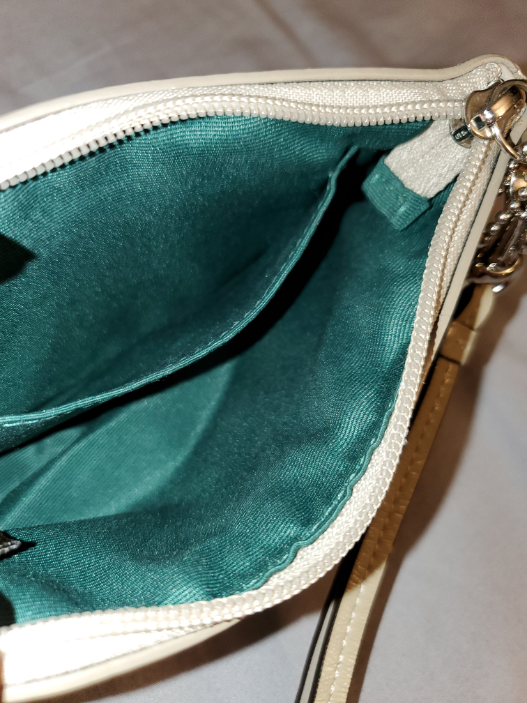 Authentic coach beige patent leather wristlet image indicator(4)