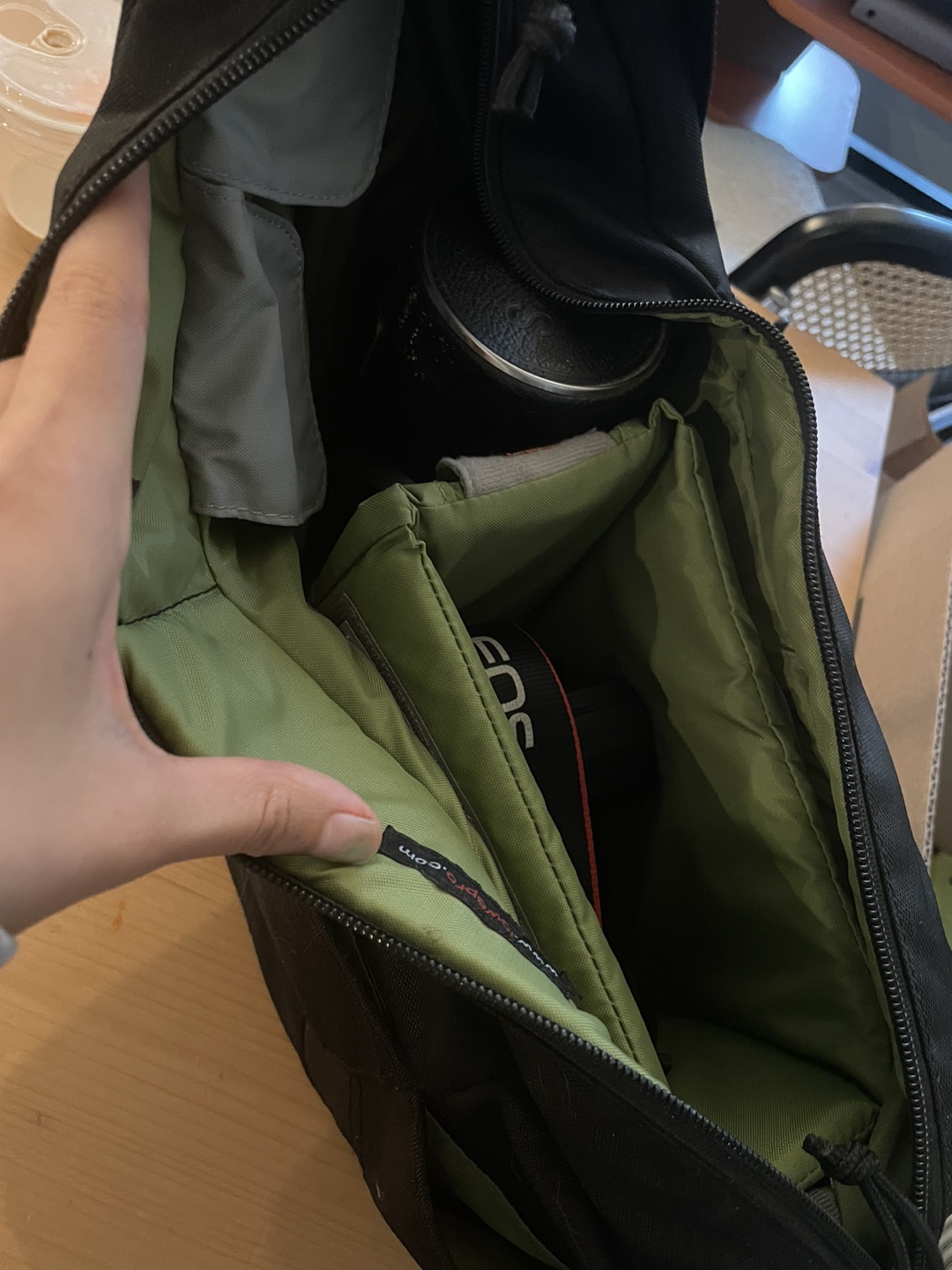 Canon EOS Rebel T3 Bundle (+Bag and Zoom Lens) image indicator(4)