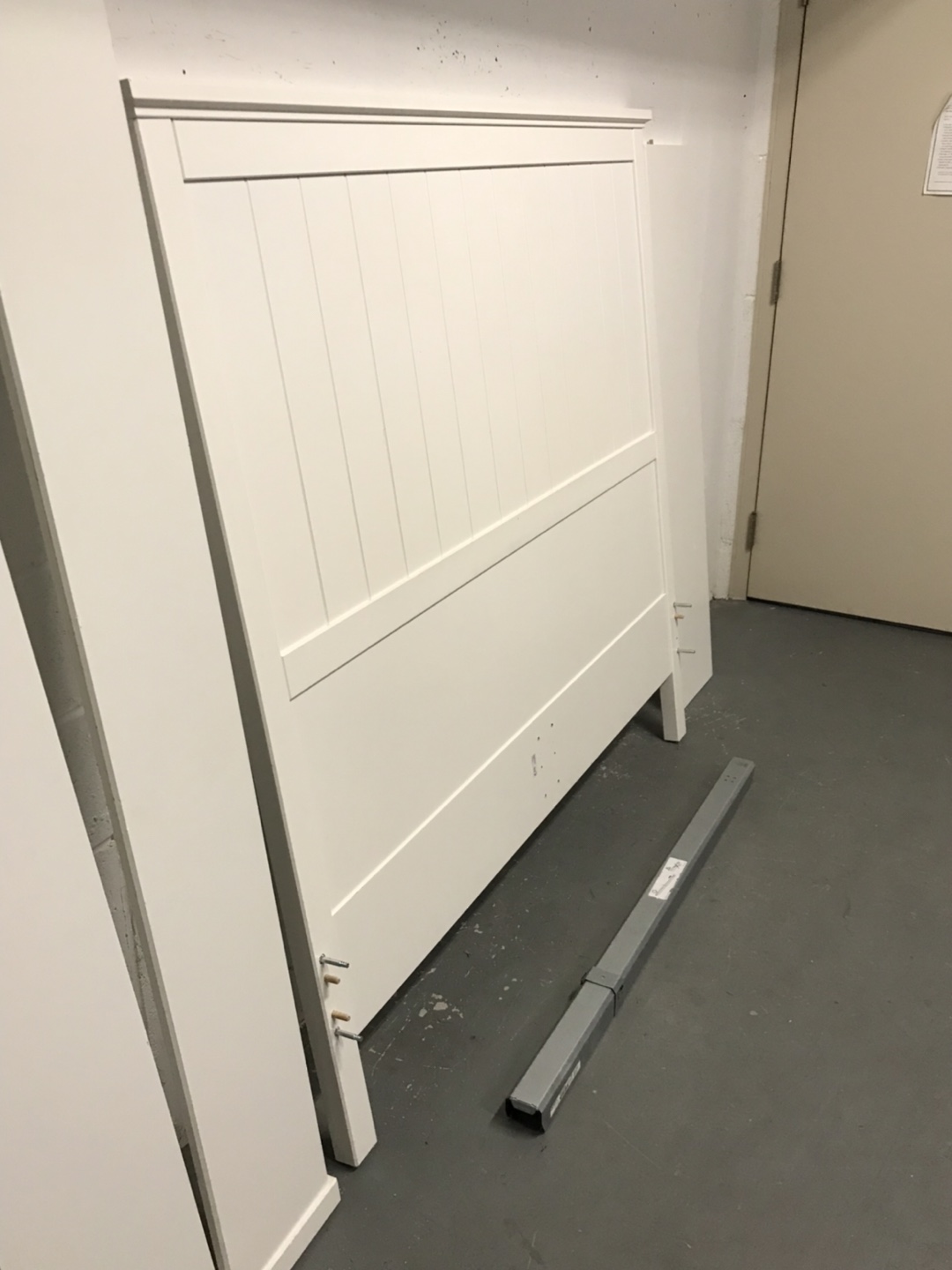 Like New Excellent Condition IKEA Gorgeous Queen Bed Frame White - photo 4