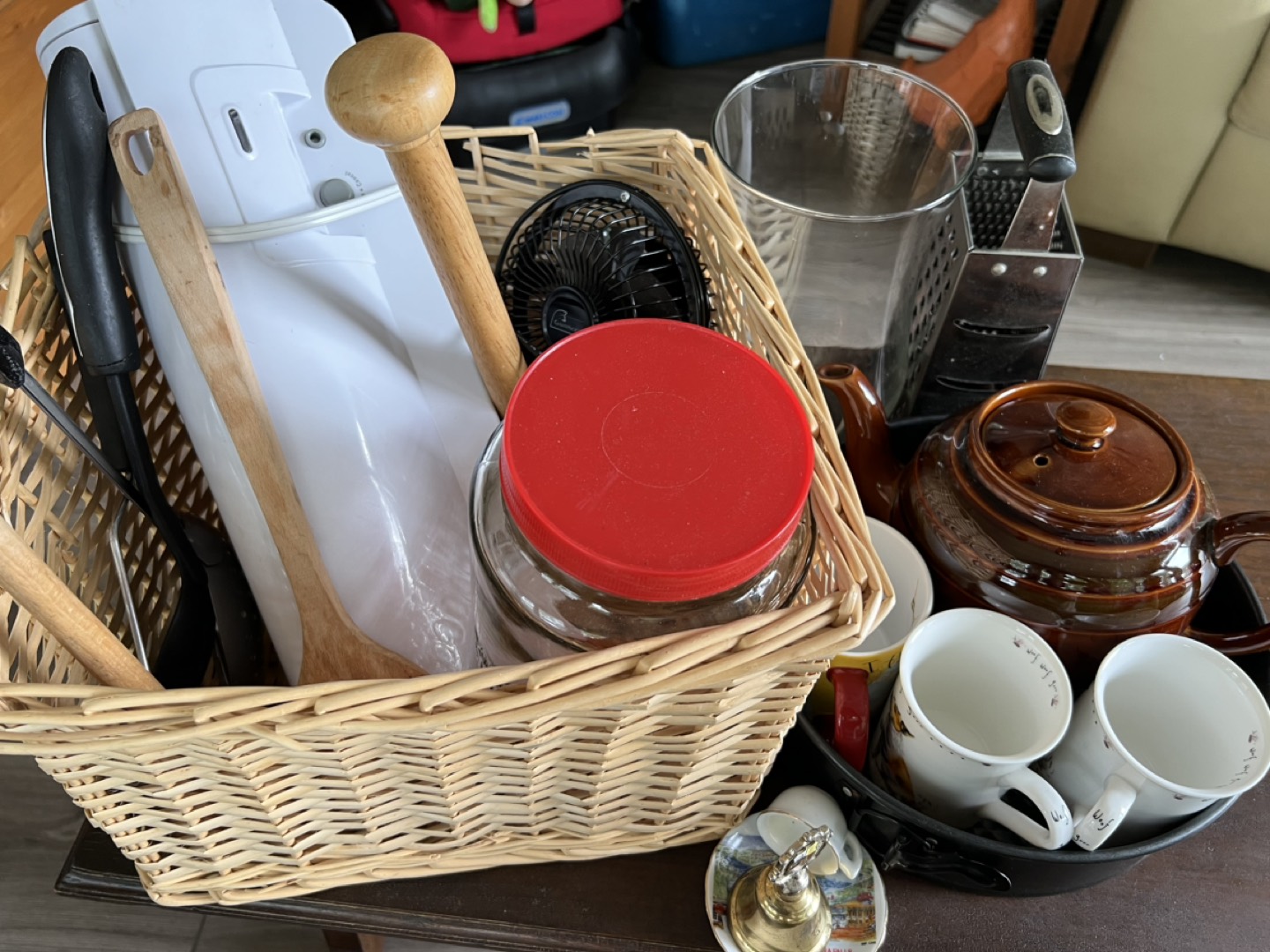 Kitchen stuff with delivery. Take it all for $20 image indicator(7)