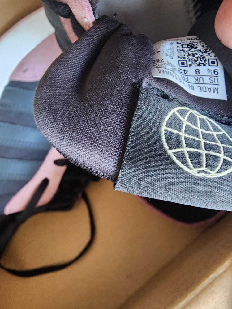 Women Adidas shoes - 9.5US image indicator(3)