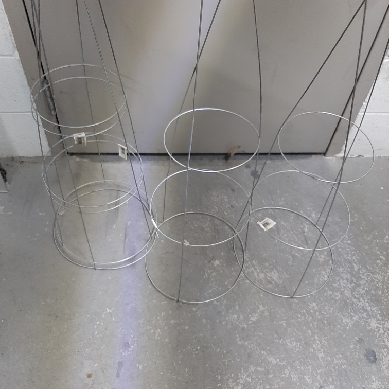 3 tomato plant supports
