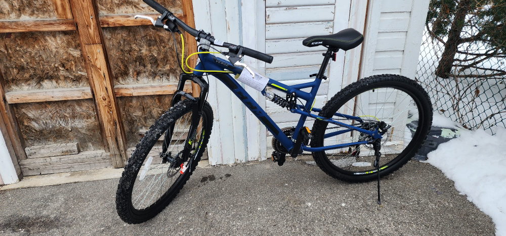 CCM Verge dual suspension mountain bike, 21-speed, 27.5in - photo 3