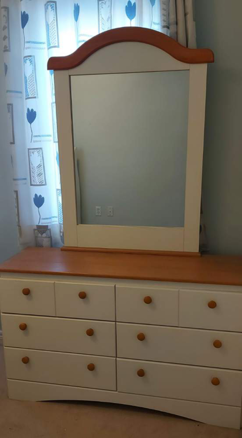 Kids bedroom set (Bed, Dresser and a Side table) - photo 3