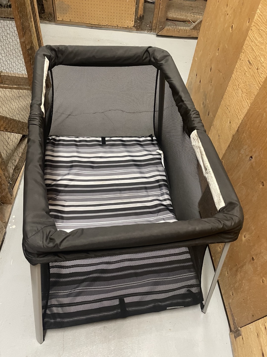 Cosco Easy Go Travel Playard - photo 3