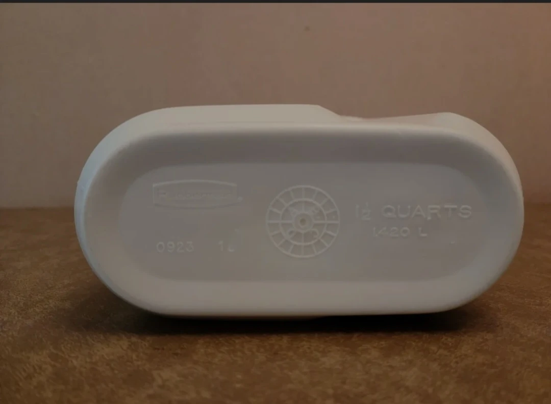 Vintage Rubbermaid Plastic Oval Almond w/white Lid Pitcher Jug image indicator(5)