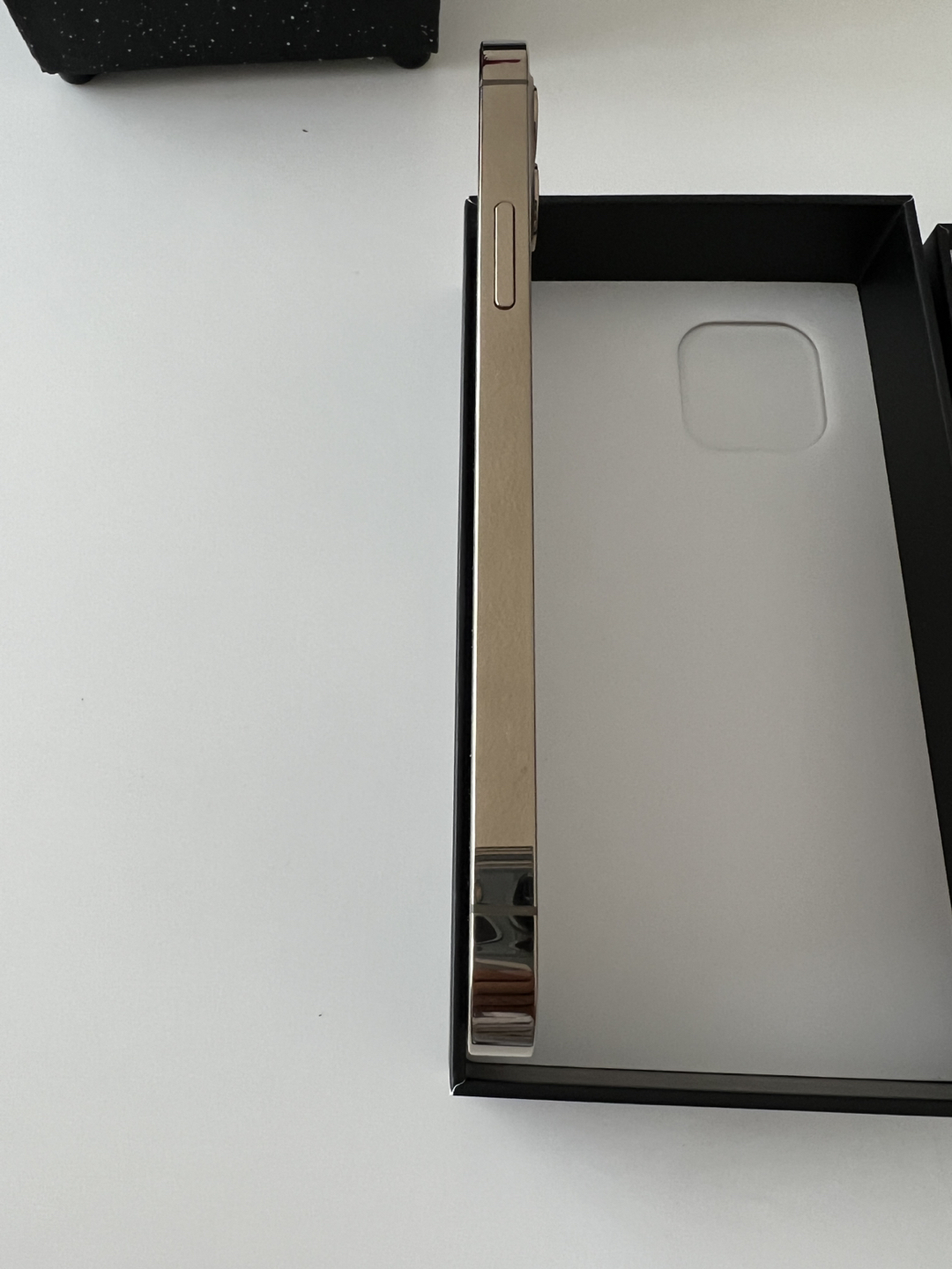 Iphone 12 pro, Gold Color, Mint condition - photo 4