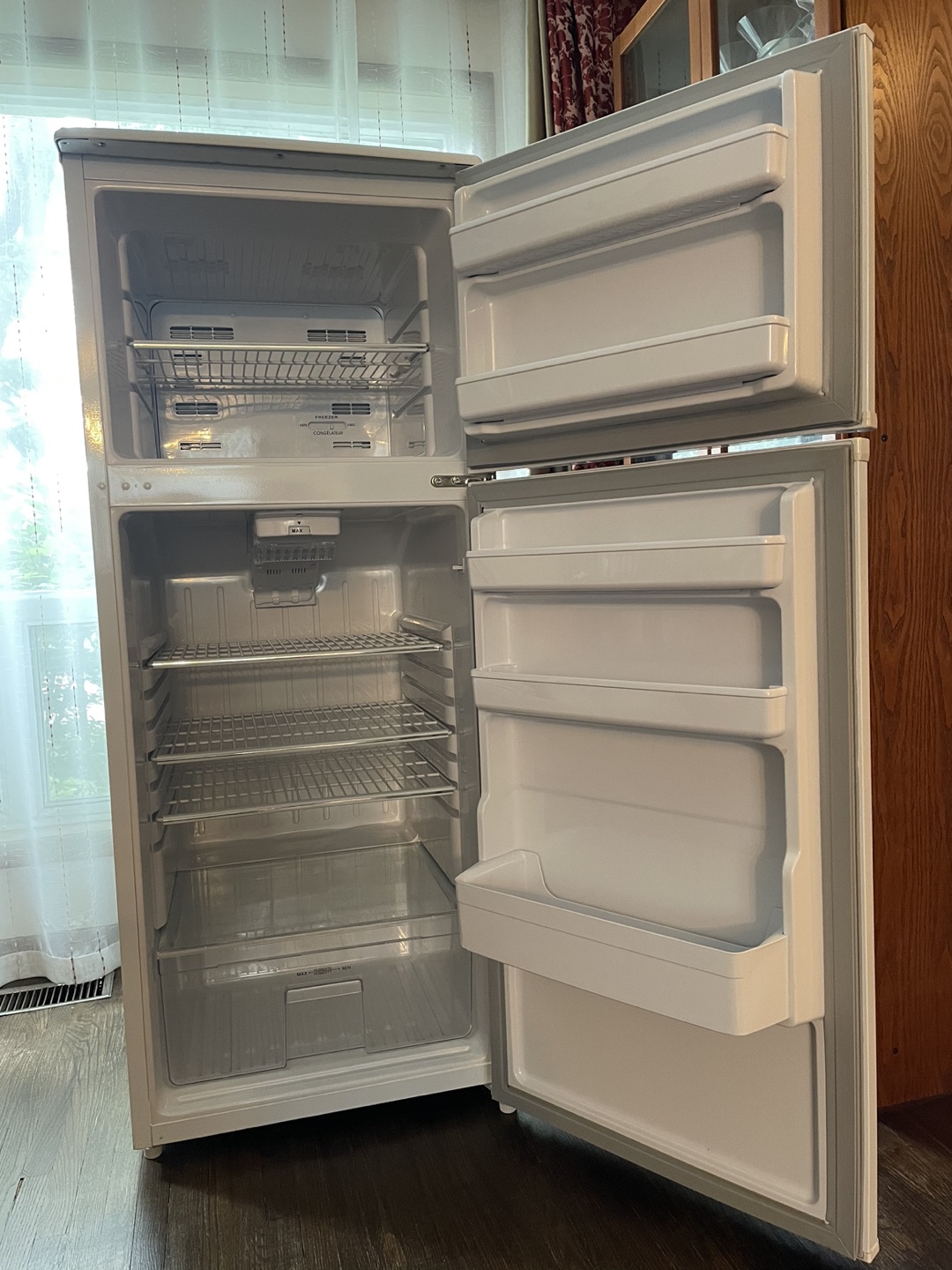 DANBY Fridge, white image indicator(4)