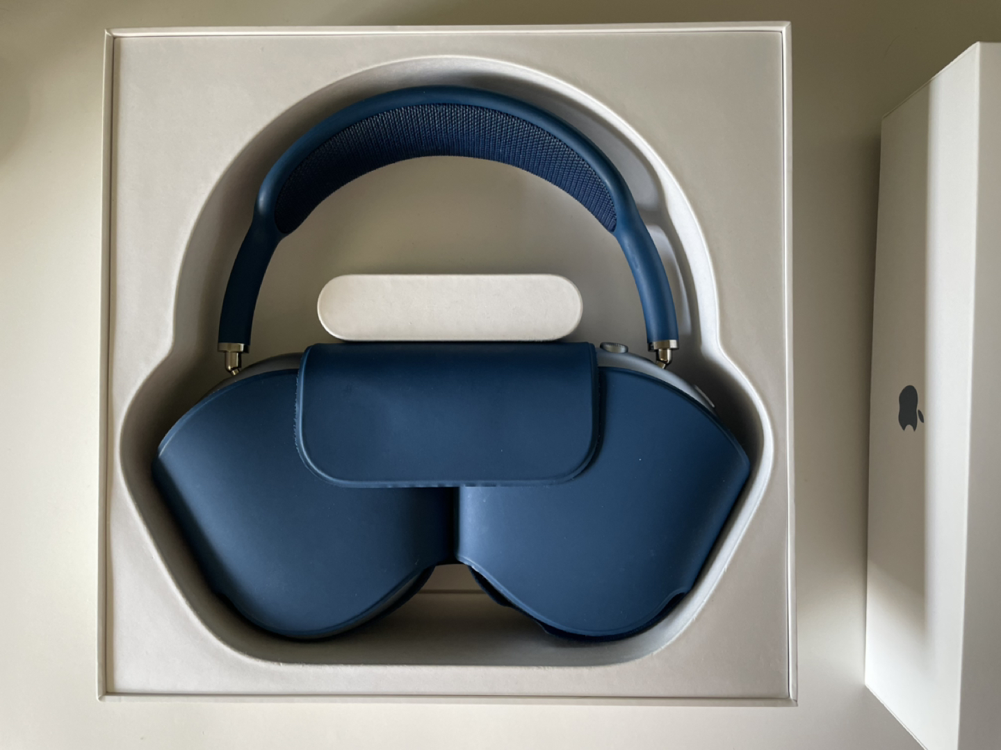 Apple AirPods Max headphones Sky Blue with Blue Headband - photo 2