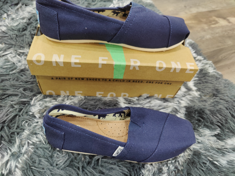 Women's Footwear (Toms)
