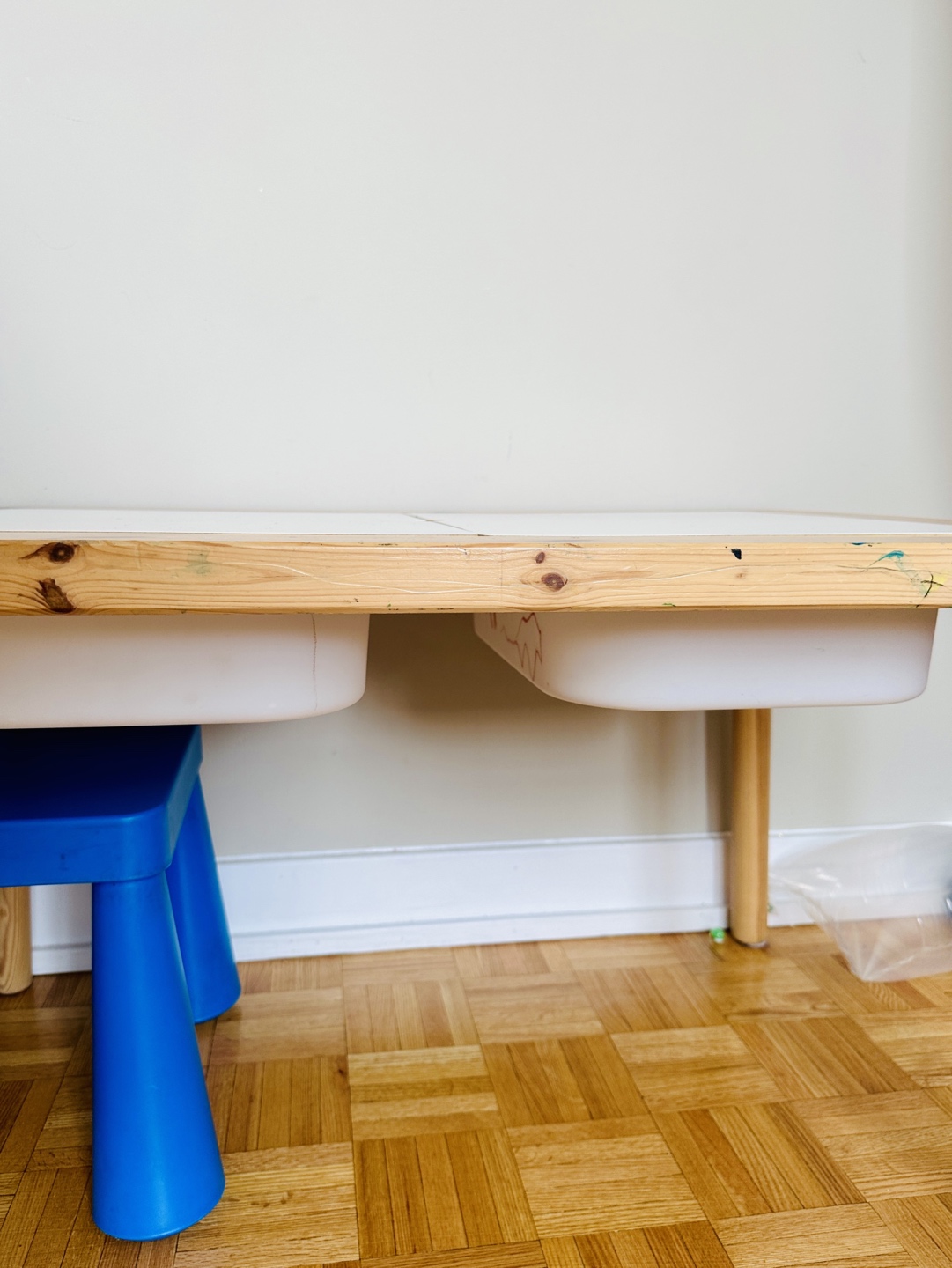 Kids table and chair - photo 3