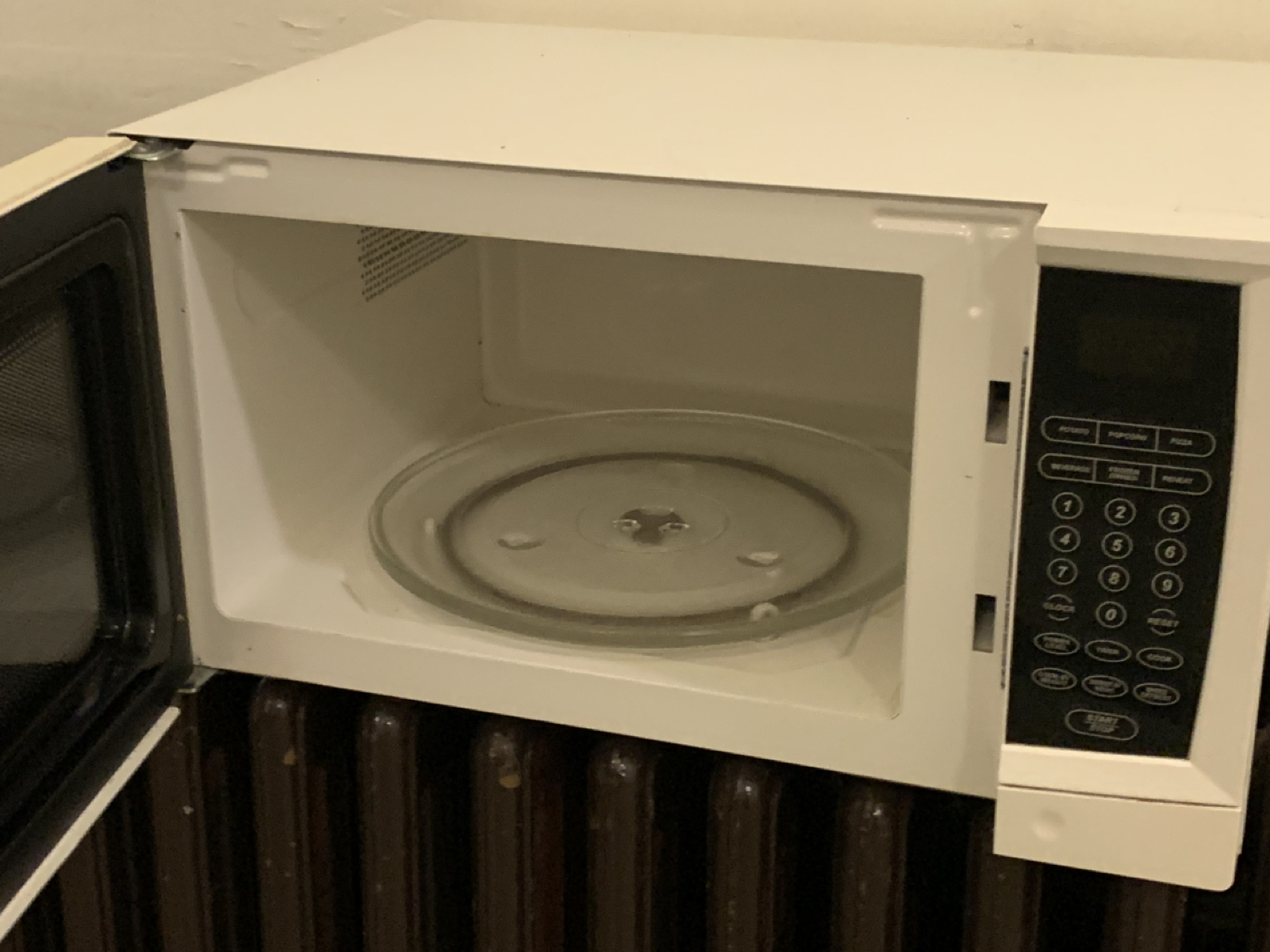 FINAL PRICE. Will be donated tomorrow. Microwave Medium size image indicator(2)