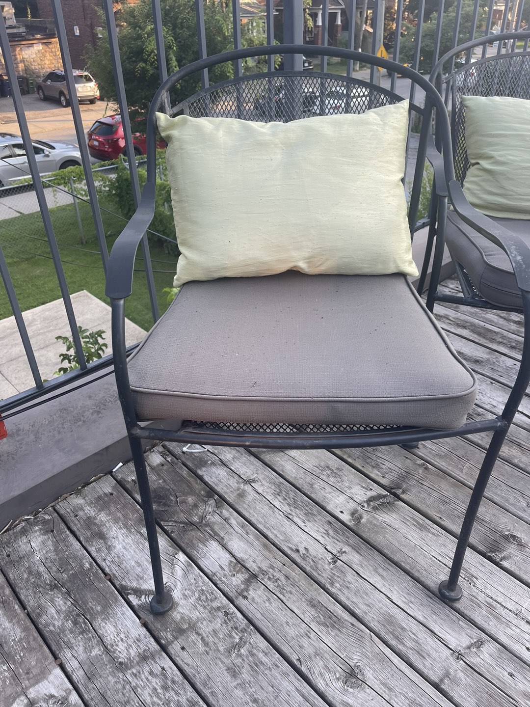 Outdoor chairs and cushions image indicator(2)