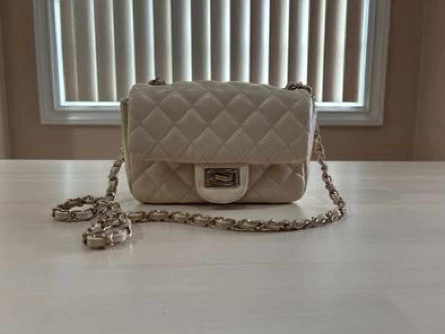 White / Beige purse thumbnail