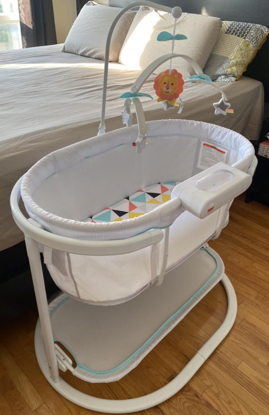 Fisher-Price Soothing Motions Bassinet - photo 3