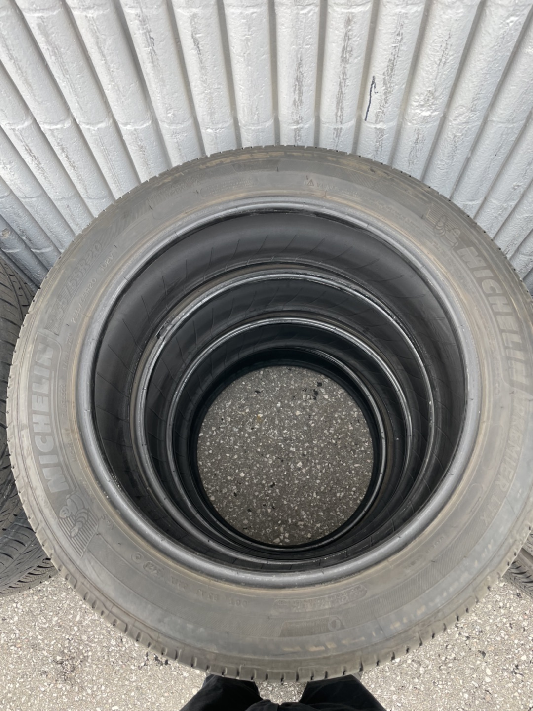 235/55R20 Michelin Premier tires in good condition image indicator(4)