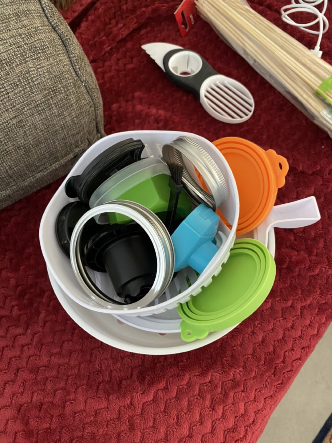 Kitchen odds and ends, silicone lids, pill holders, etc - photo 3