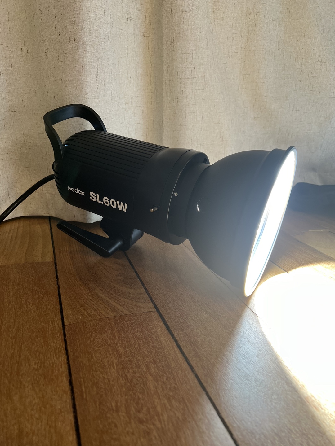 Godox SL60W + Soft Box - photo 2