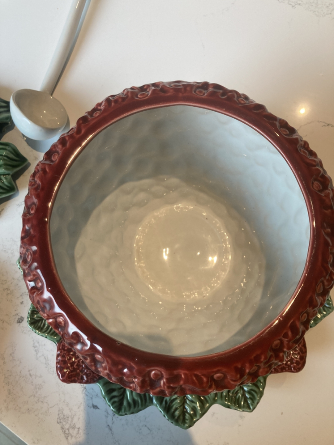 R. Bordallo Pinheiro Vintage Strawberry Tureen image indicator(5)