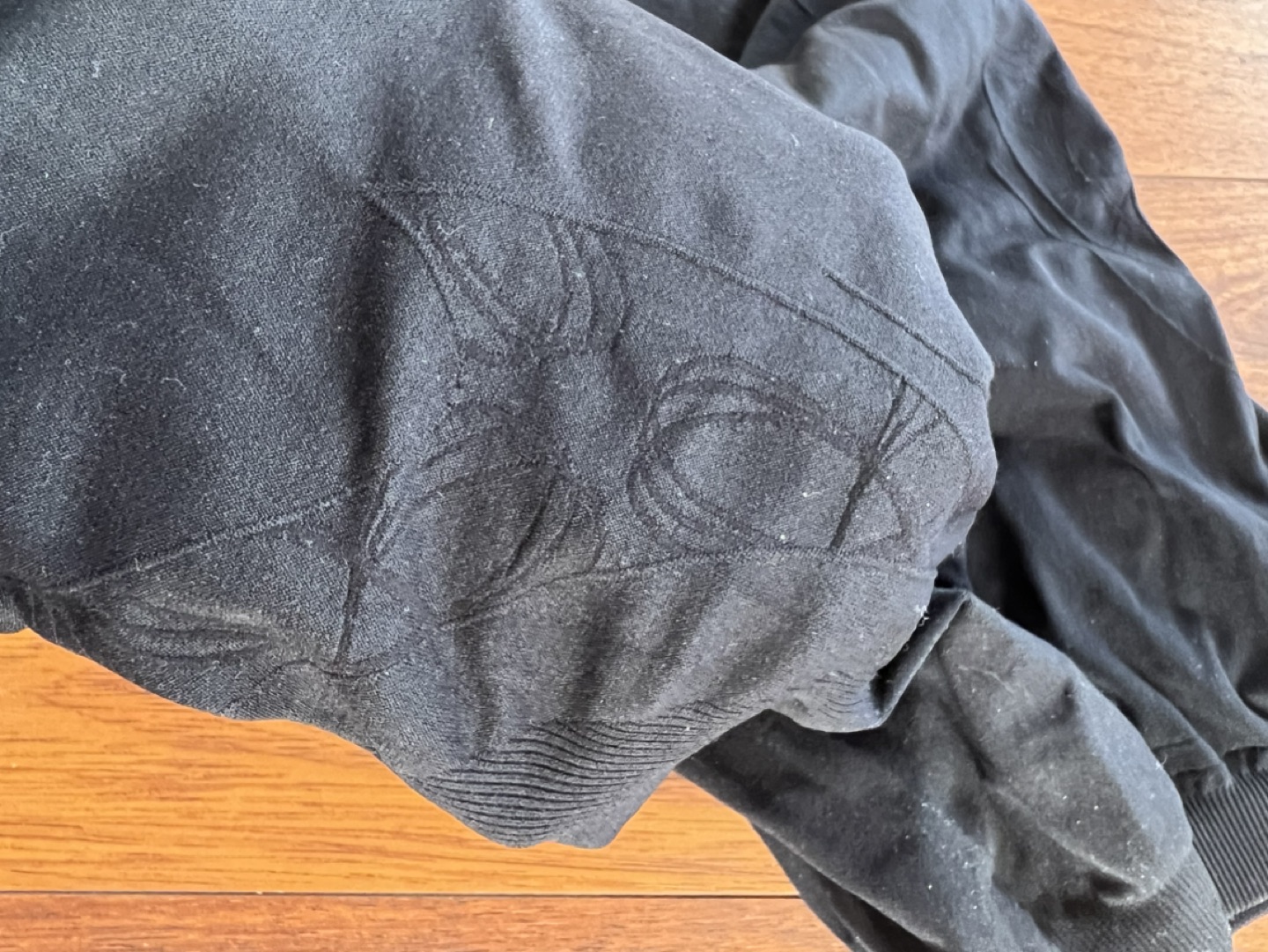 Aritzia TNA black legging image indicator(3)