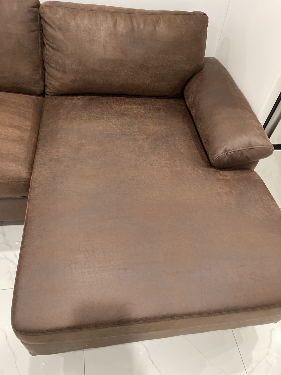 Faux leather sofa with chaise - photo 4