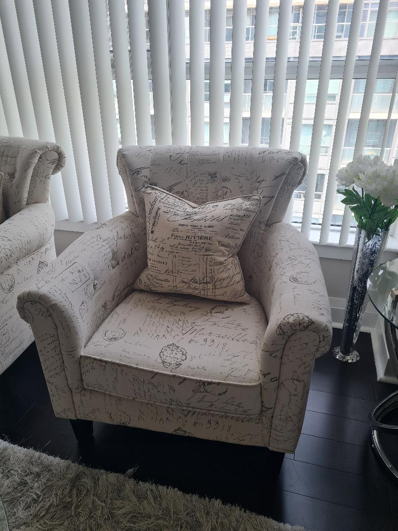 ACCENT CHAIRS