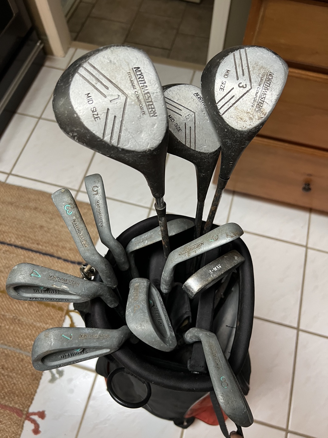 Full set of right handed golf clubs image indicator(5)