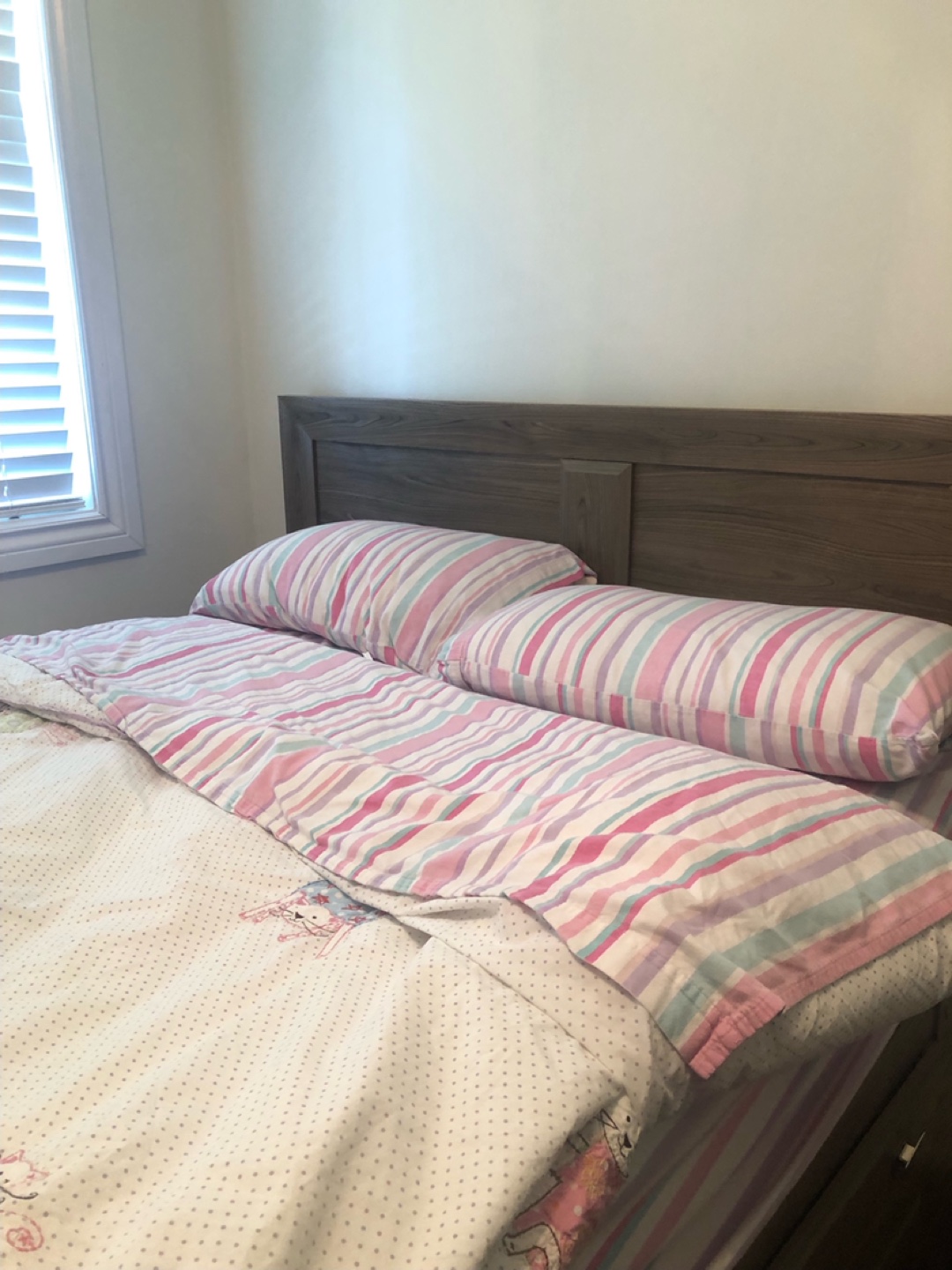 Bedroom Set (bed, dresser, and mirror) - photo 4