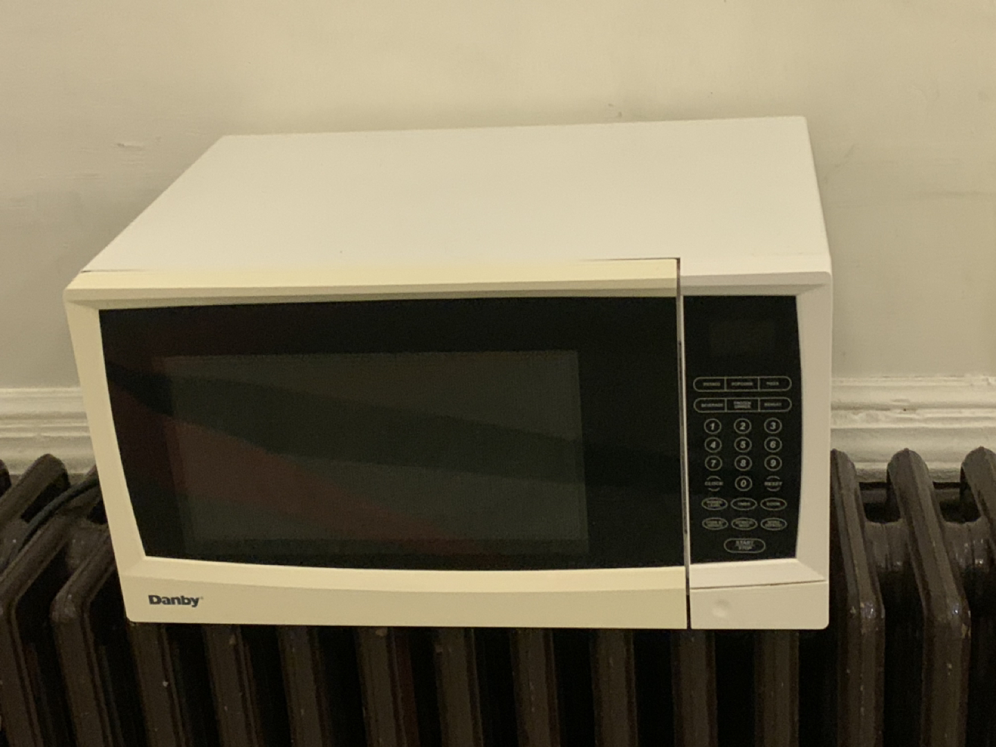 FINAL PRICE. Will be donated tomorrow. Microwave Medium size thumbnail
