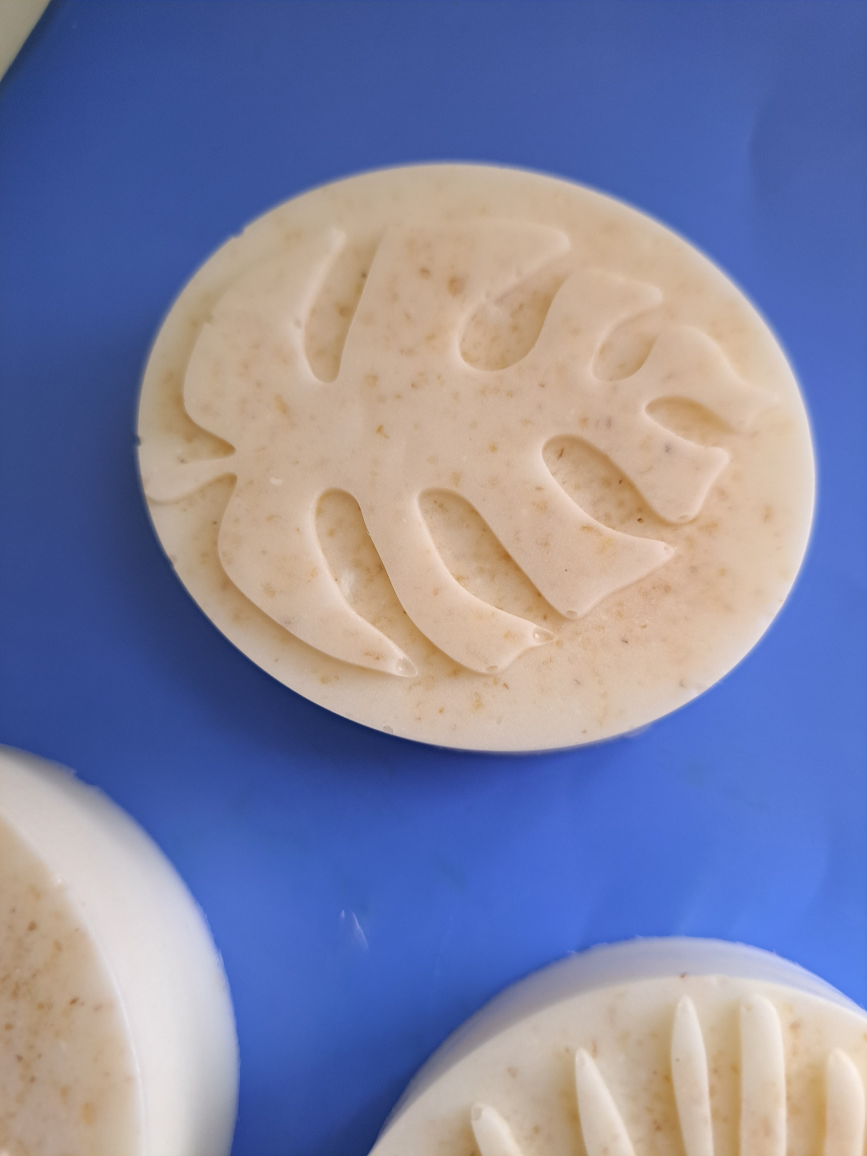 Set of 3 Oatmeal and Shea Butter Handmade Soaps - photo 2