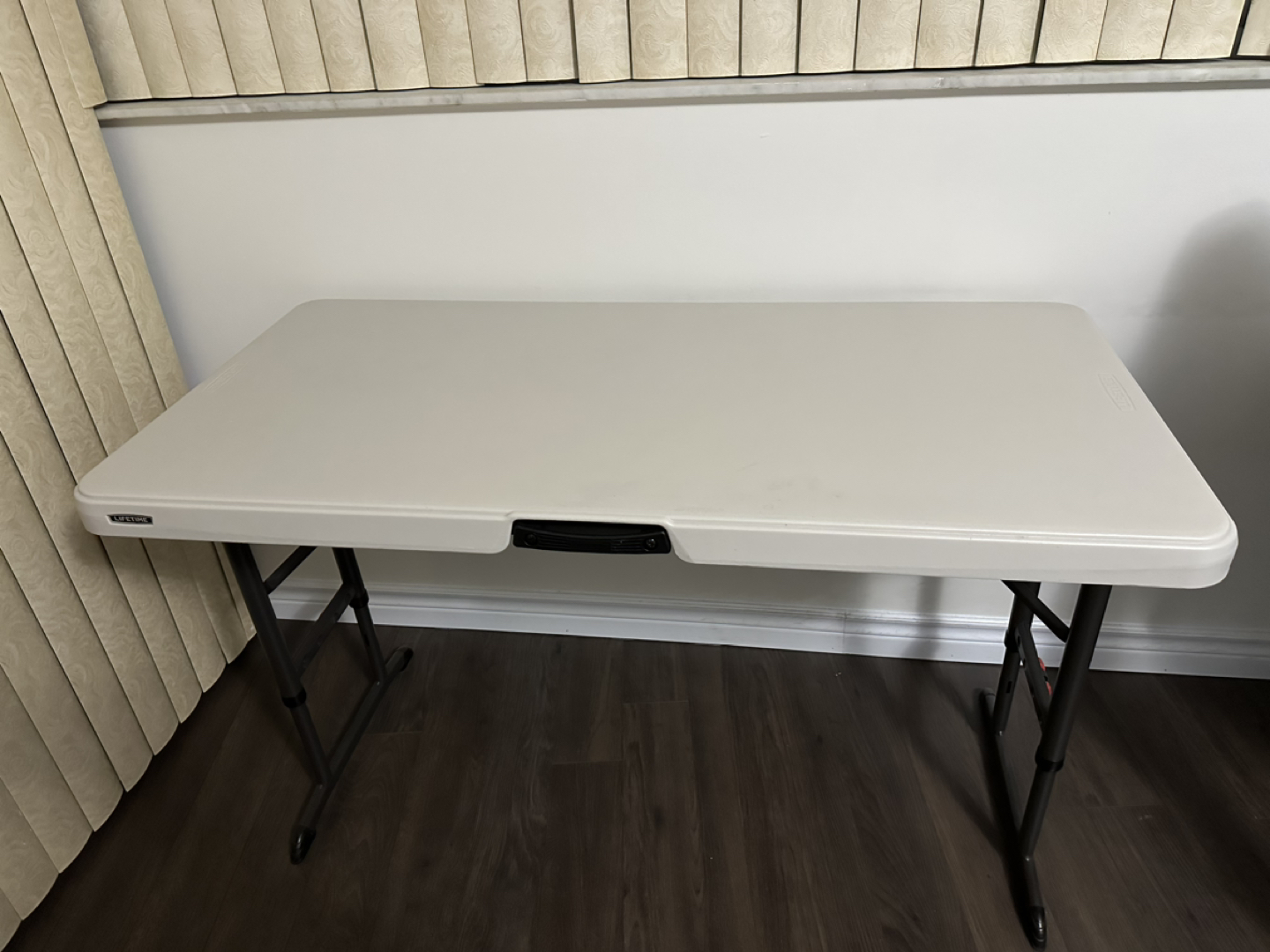 Table Lifetime 120cm still new