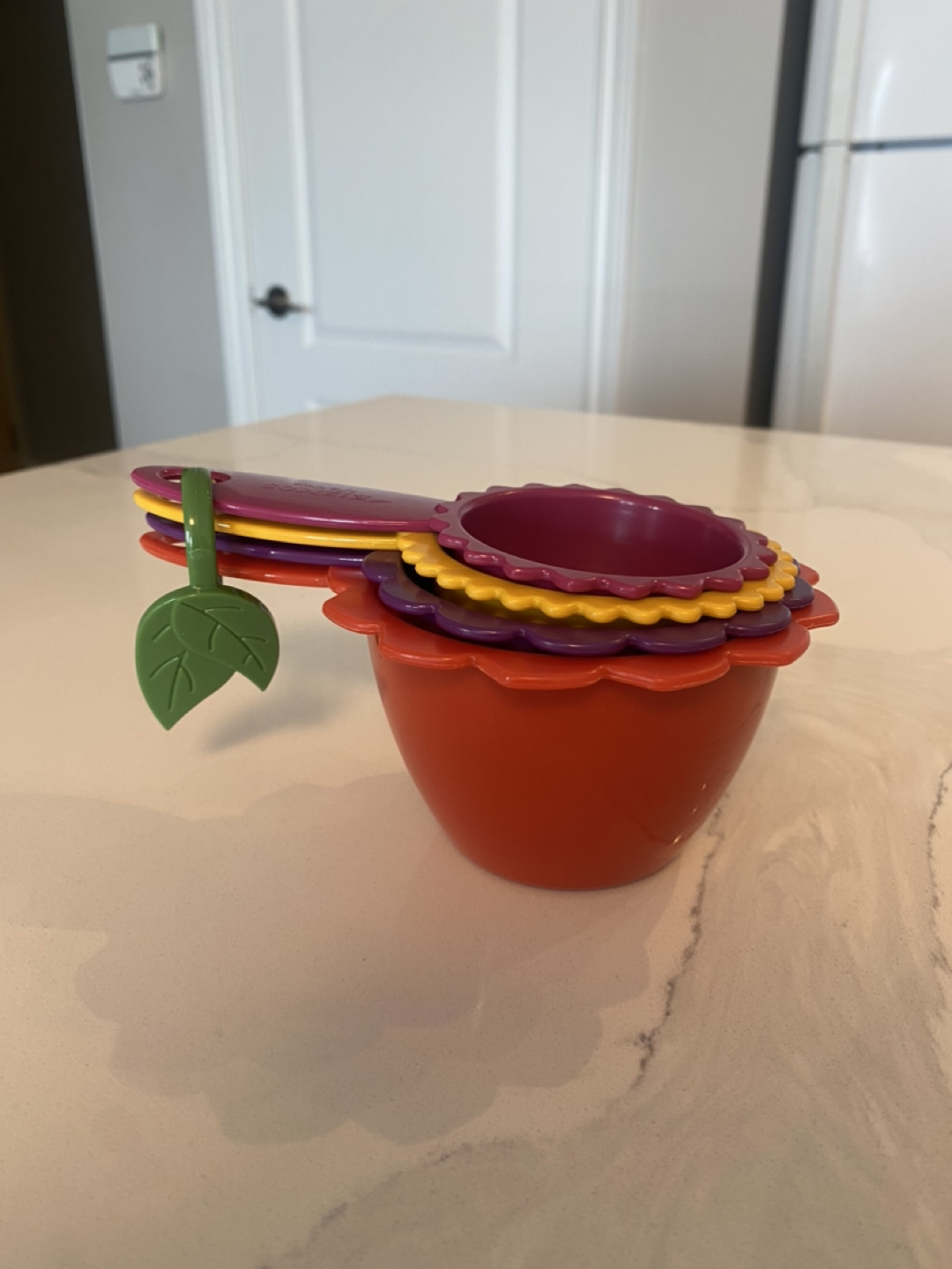 Flower design measuring cups and spoons