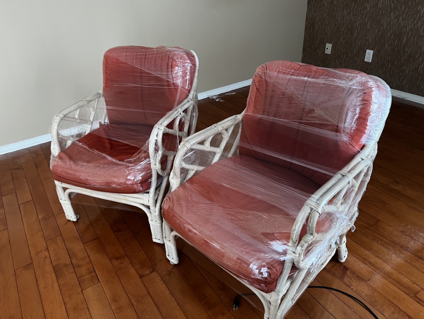 2 ratan arm chairs - photo 2