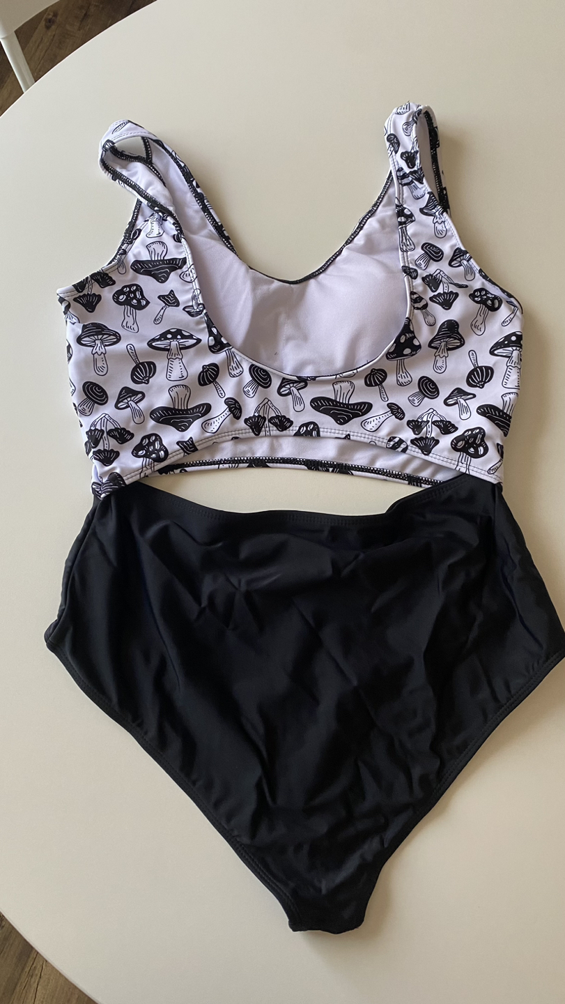 Sweeping suit with cute mushroom print - photo 2
