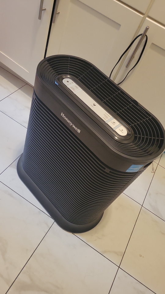 HP 300 Air purifier "no filter includes"