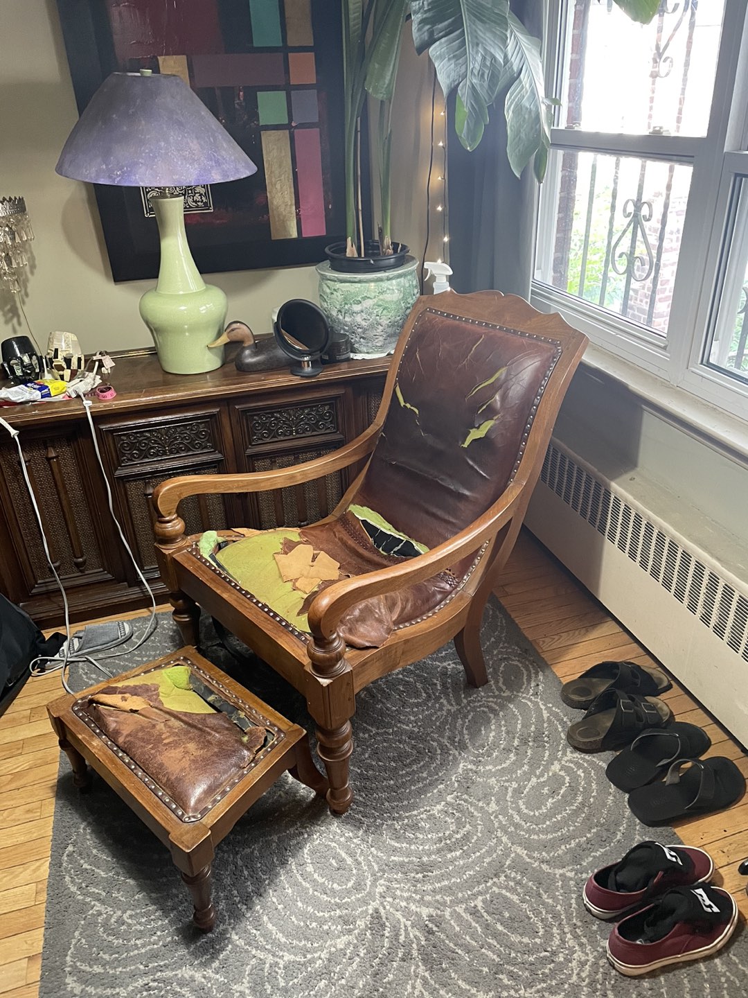 Oak chair. Who is willing to bring back the beauty of it. - photo 3