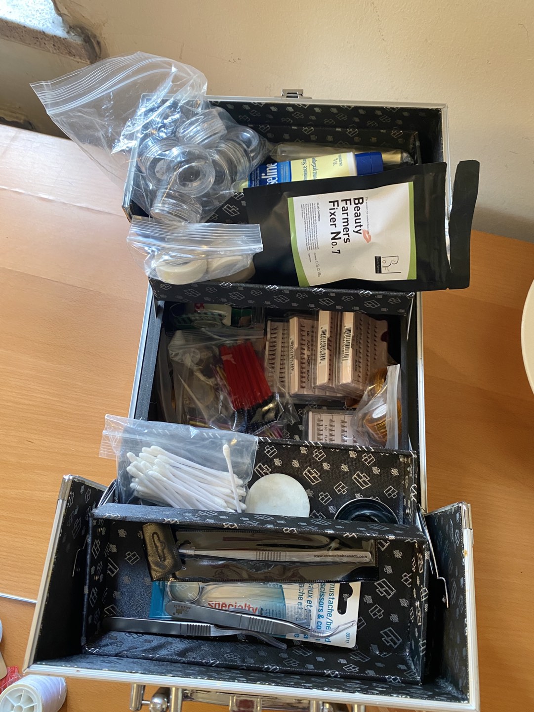 Eyelash extension kit for beginners