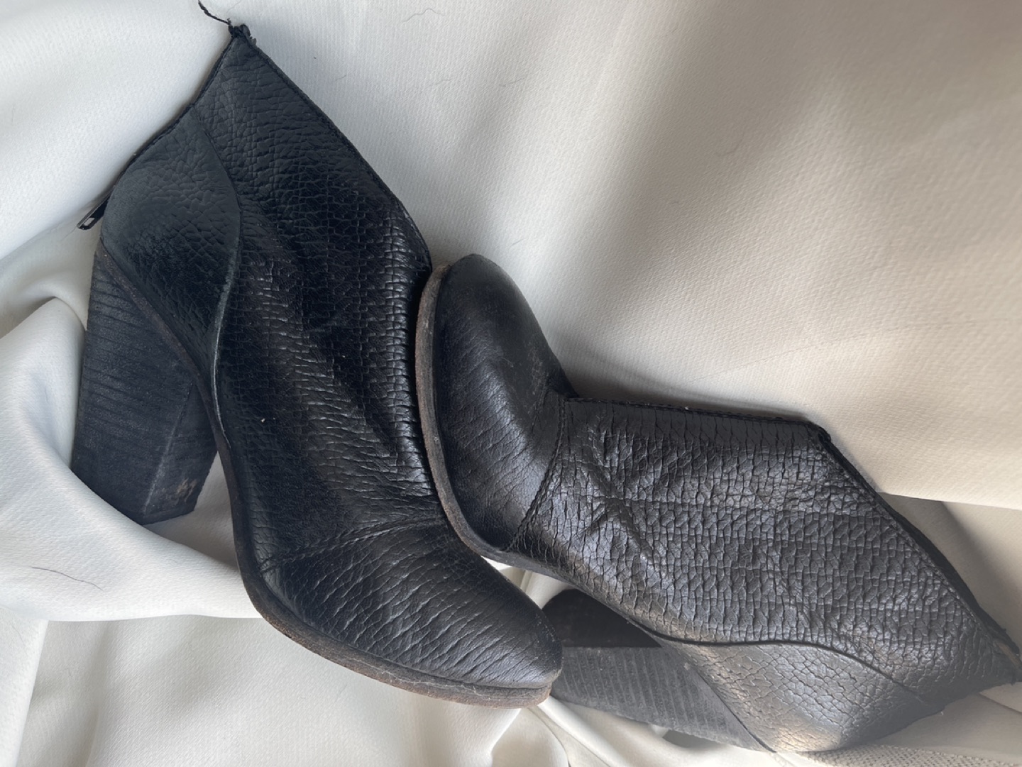 Modern Vintage 38.5 black leather thumbnail