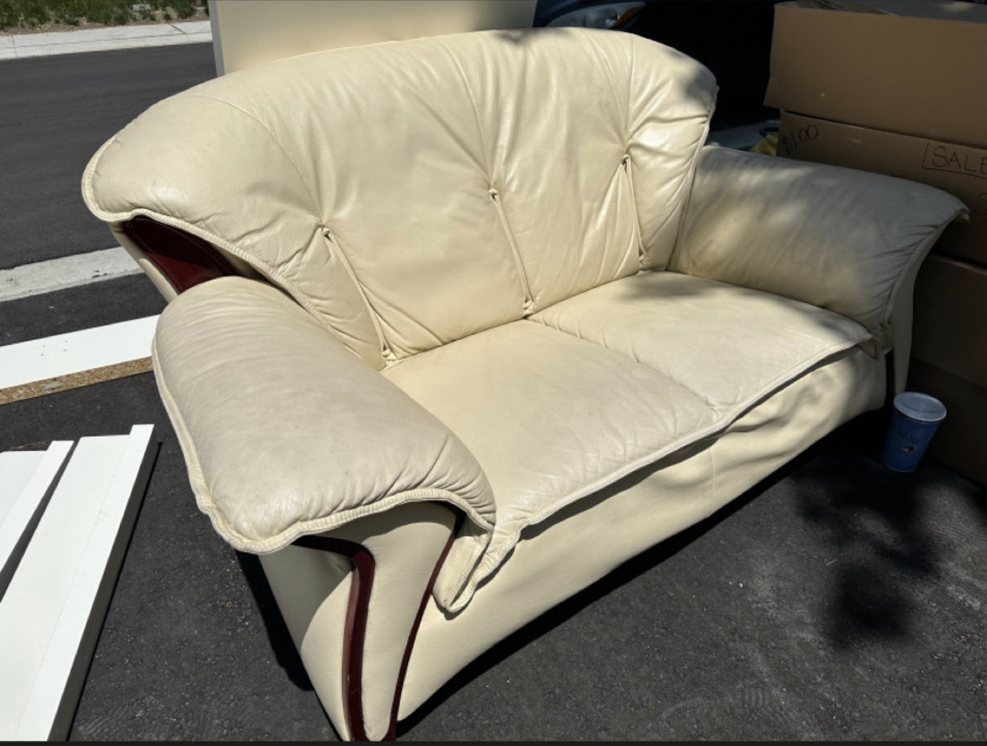 MOVING NEED GONE ASAP  - 3 piece beige couch set 🦃 - photo 2