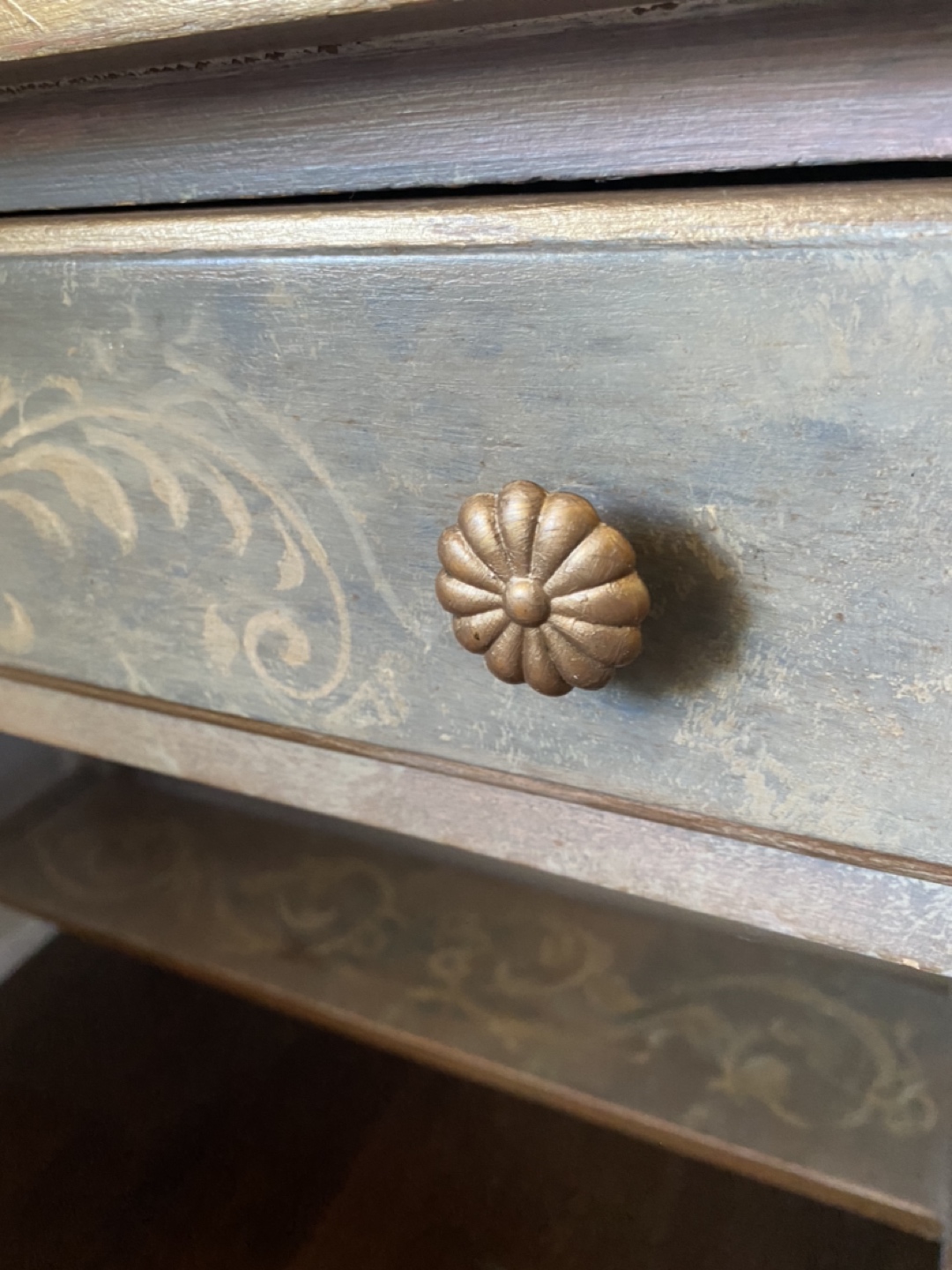 Desk - photo 5