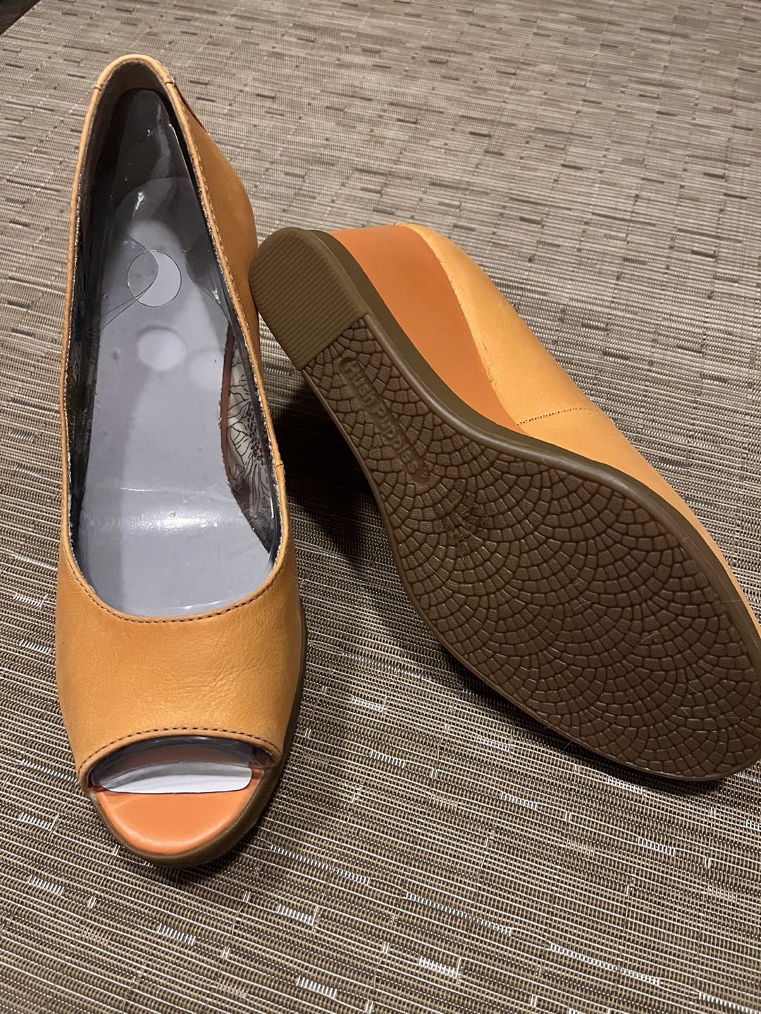 New Hush Puppies Leather Wedge Shoes - Size 8.6 image indicator(2)