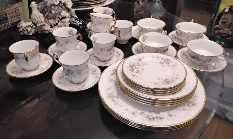 4 Settings of Royal Albert,  Paragon "Victoriana Rose " thumbnail