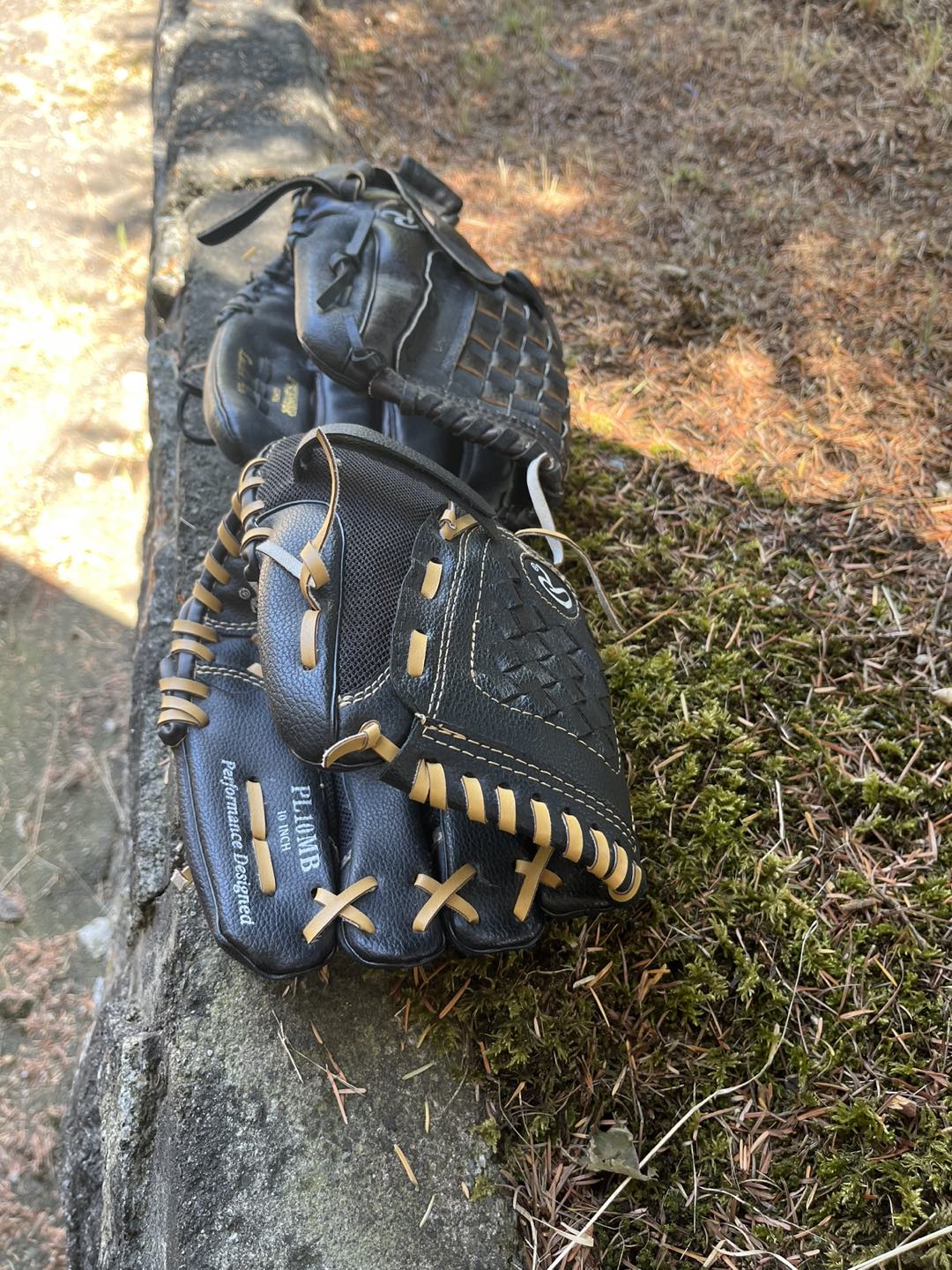 Baseball gloves