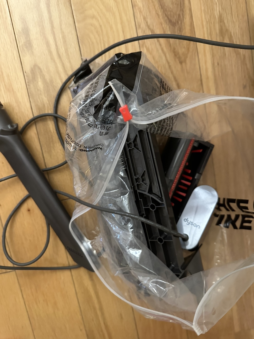 Selling Dyson V6 fluffy - photo 4