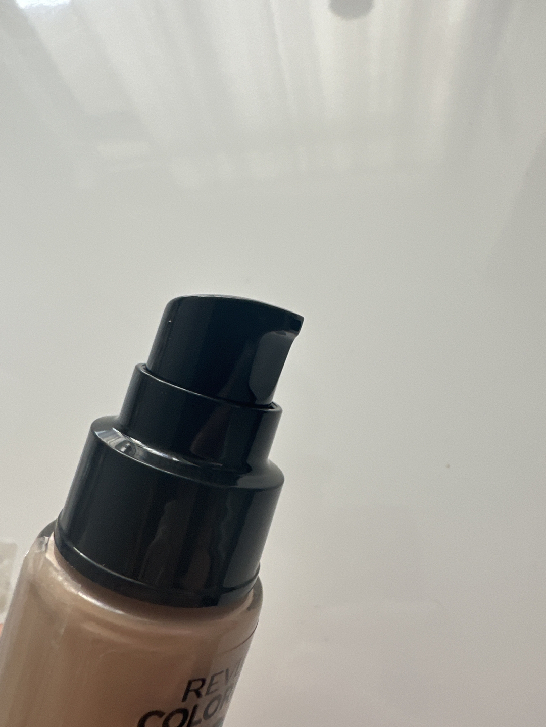 NEW Revlon Colorstay Longwear Foundation 240 Medium Beige - photo 2