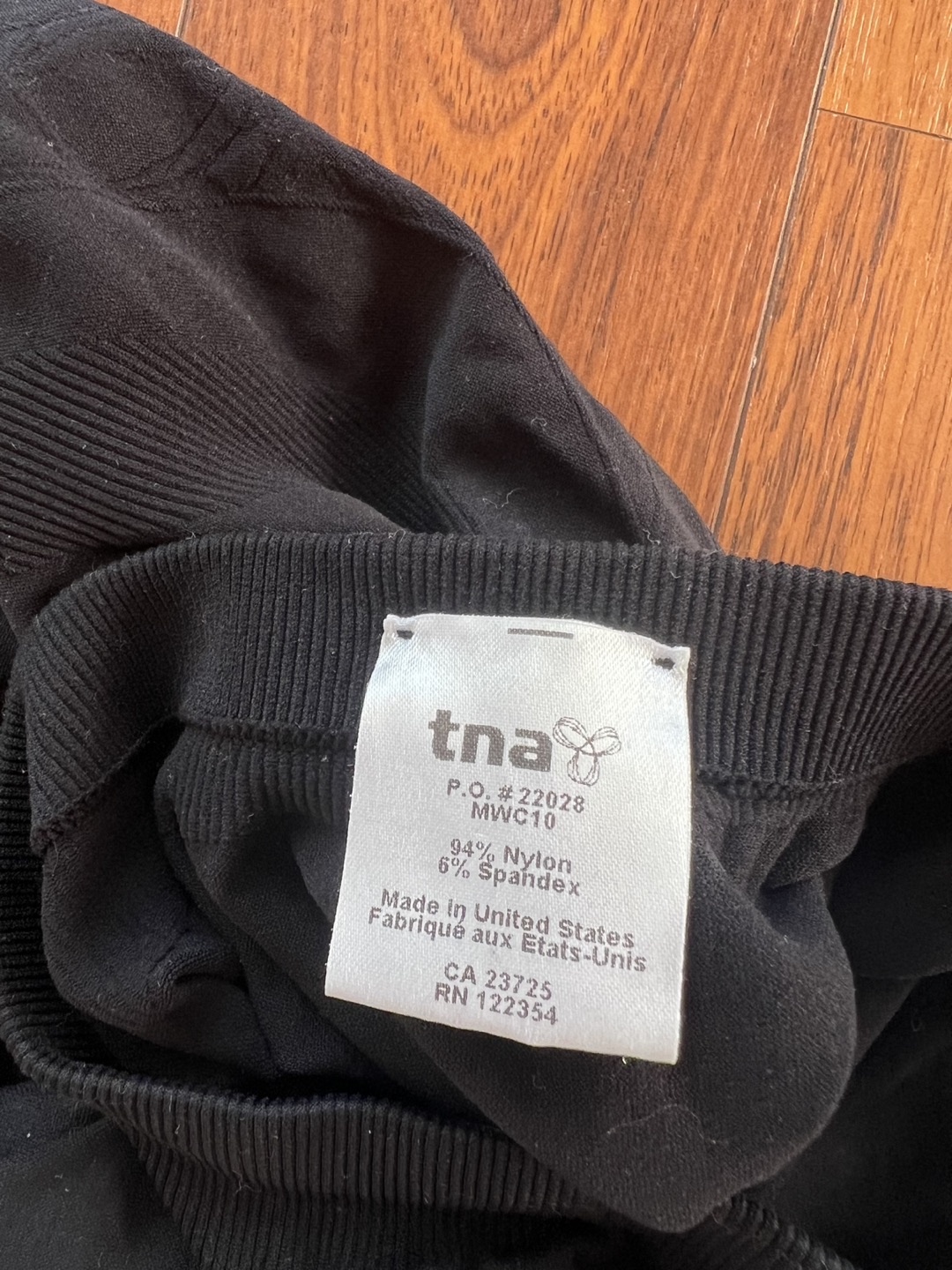 Aritzia TNA black legging image indicator(5)