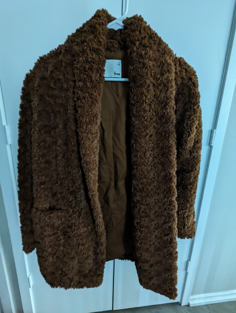 Aritzia Jacket with tags attached, brand new - photo 5